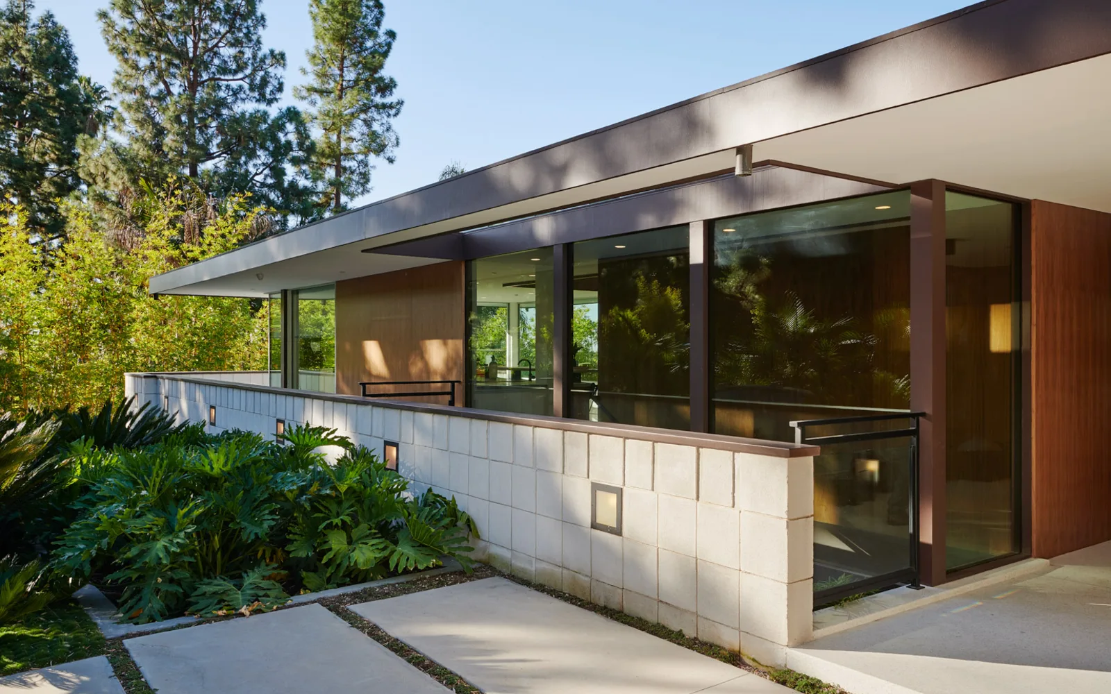 1061 Loma Vista, Beverly Hills, completed.